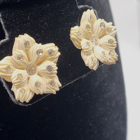 Beautiful Vintage 50s Flower Post Stud Earrings 1in - Picture 5 of 5